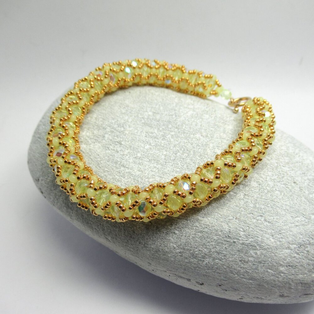 Gold Netted Uranium glass bead bracelet